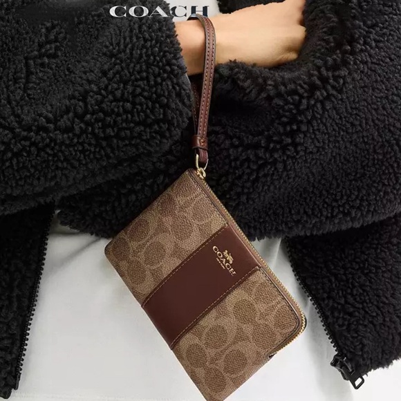 Coach Corner Zip Wristlet In Signature Canvas - Picture 5 of 16